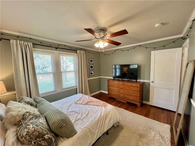8207 Hemlock Street, Overland Park, KS 66204
