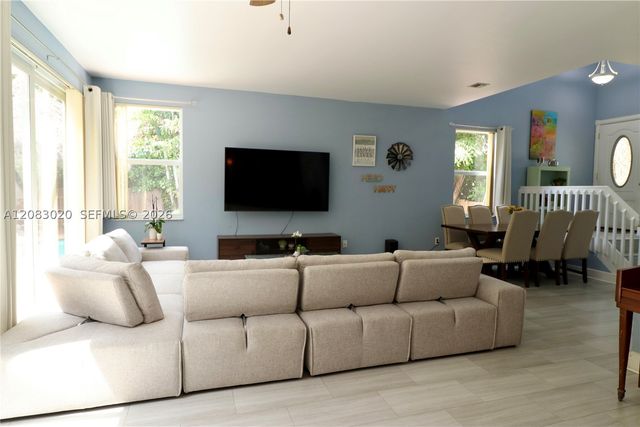 584 NW 87th Ter, Coral Springs, FL 33071