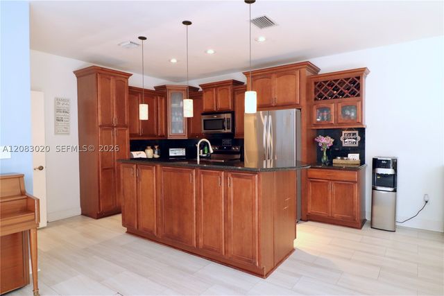 584 NW 87th Ter, Coral Springs, FL 33071