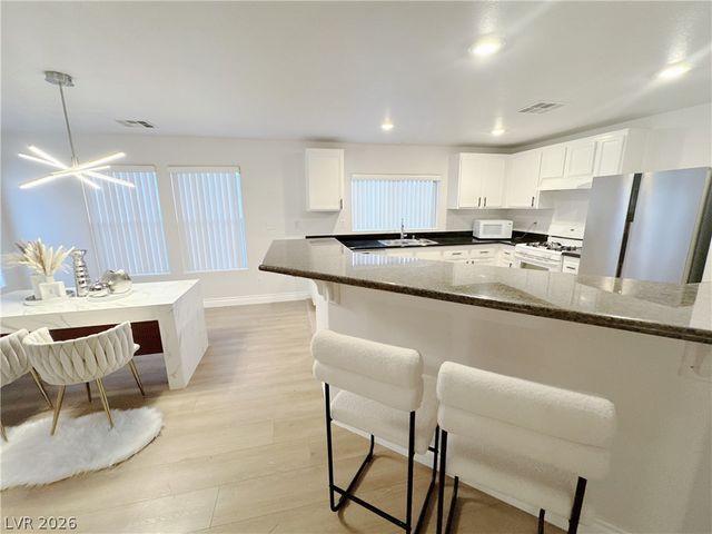 6545 Sunset Pines Street, Las Vegas, NV 89148