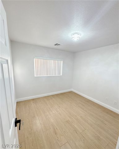 6545 Sunset Pines Street, Las Vegas, NV 89148