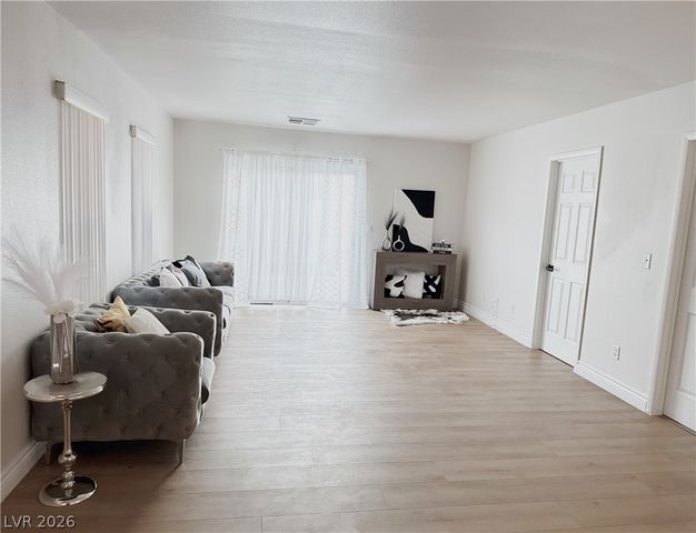 6545 Sunset Pines Street, Las Vegas, NV 89148