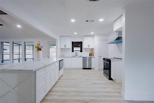 2902 Misty Park Drive, Houston, TX 77082