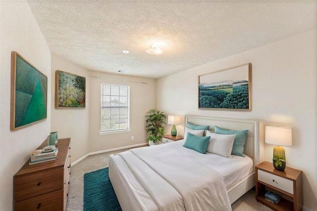 228 Shoshone Ridge Drive, La Marque, TX 77568