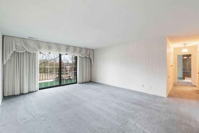 1925 Westchester Rd Apt 214, Waterloo, IA 50701