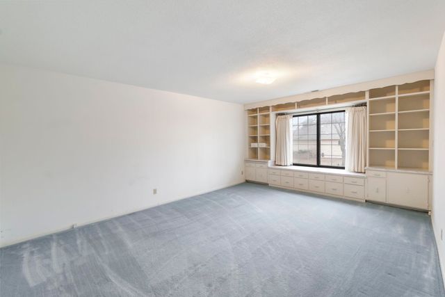 1925 Westchester Rd Apt 214, Waterloo, IA 50701