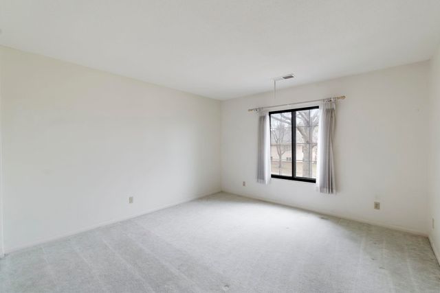 1925 Westchester Rd Apt 214, Waterloo, IA 50701