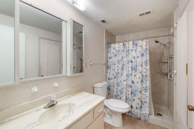 1925 Westchester Rd Apt 214, Waterloo, IA 50701