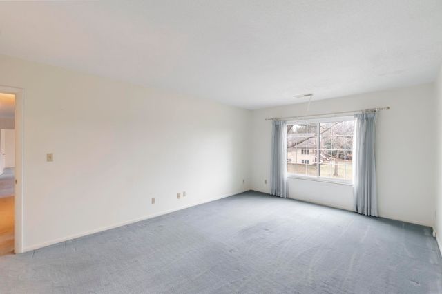 1925 Westchester Rd Apt 214, Waterloo, IA 50701