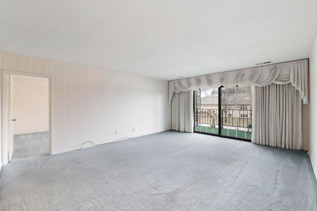 1925 Westchester Rd Apt 214, Waterloo, IA 50701