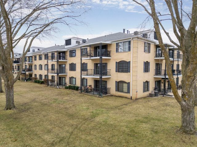 1925 Westchester Rd Apt 214, Waterloo, IA 50701