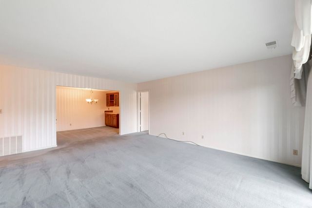 1925 Westchester Rd Apt 214, Waterloo, IA 50701