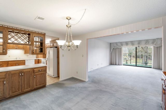 1925 Westchester Rd Apt 214, Waterloo, IA 50701