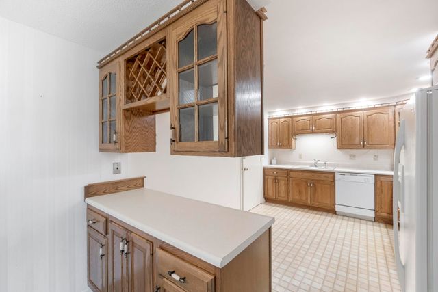 1925 Westchester Rd Apt 214, Waterloo, IA 50701