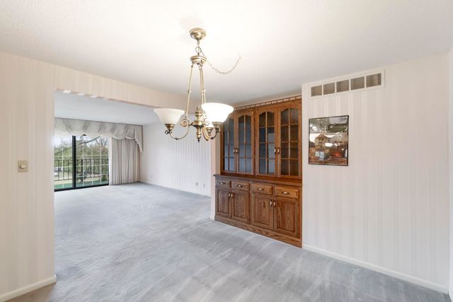 1925 Westchester Rd Apt 214, Waterloo, IA 50701