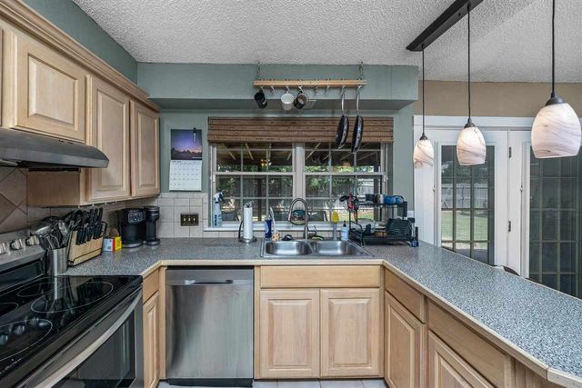 706 SW Normandy Ave, Lawton, OK 73505