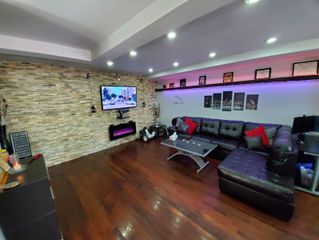 83-20 141st 1, Briarwood, NY 11435