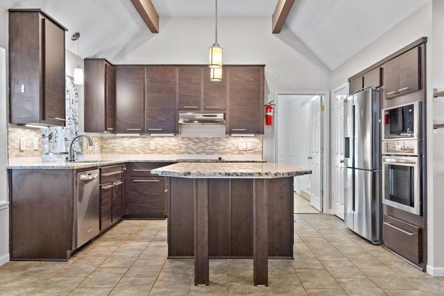 1317 Royal Palm Lane, Carrollton, TX 75007