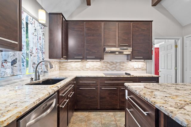 1317 Royal Palm Lane, Carrollton, TX 75007