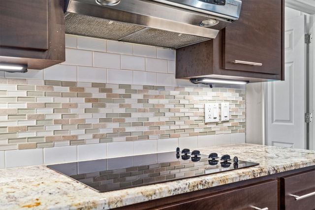 1317 Royal Palm Lane, Carrollton, TX 75007