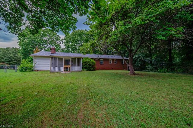 435 Lakecrest Drive, Kernersville, NC 27284