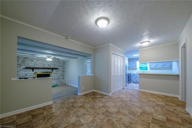 435 Lakecrest Drive, Kernersville, NC 27284