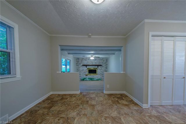 435 Lakecrest Drive, Kernersville, NC 27284