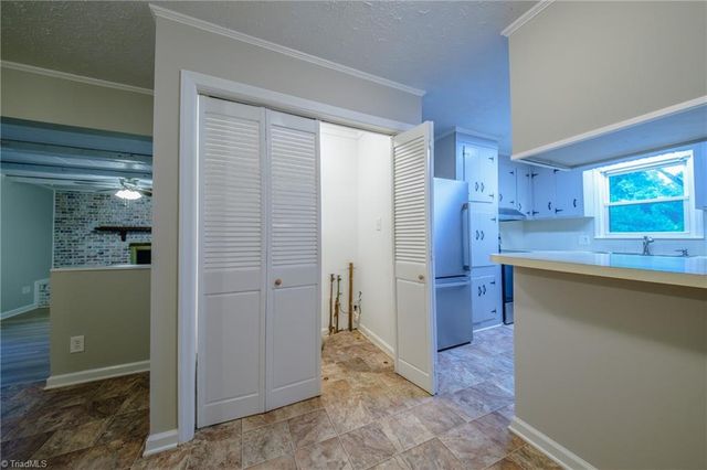 435 Lakecrest Drive, Kernersville, NC 27284