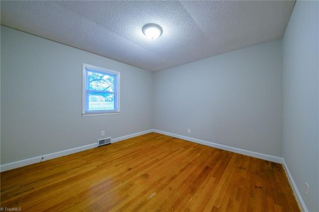 435 Lakecrest Drive, Kernersville, NC 27284