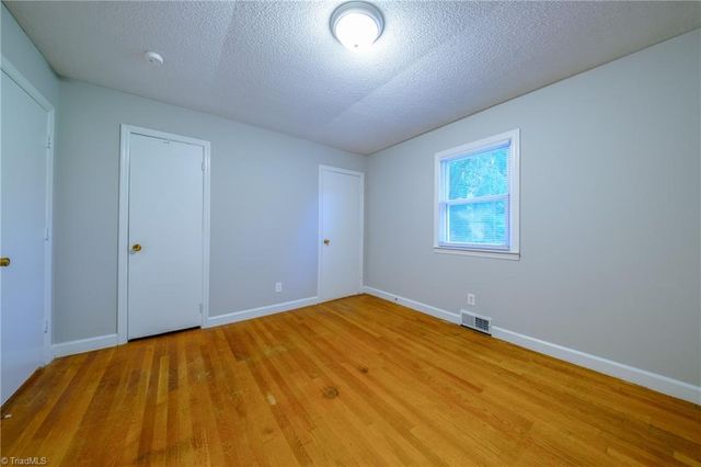 435 Lakecrest Drive, Kernersville, NC 27284