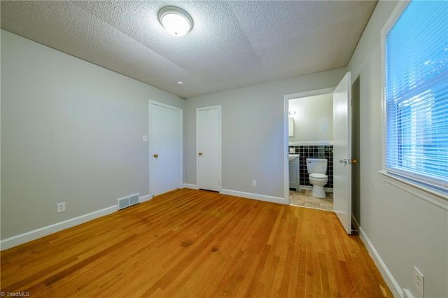 435 Lakecrest Drive, Kernersville, NC 27284