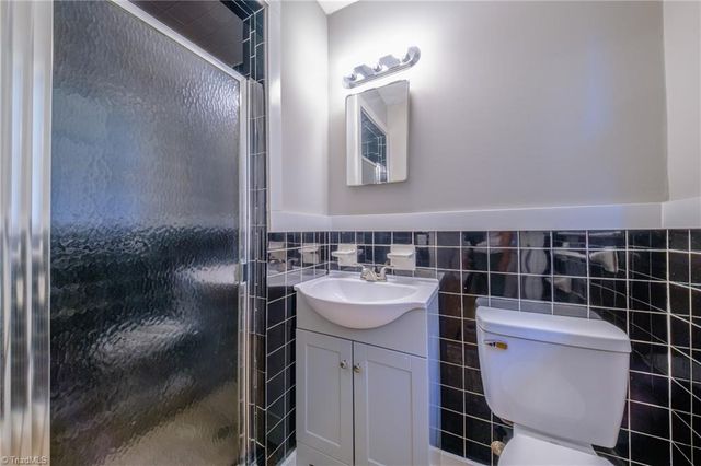 435 Lakecrest Drive, Kernersville, NC 27284