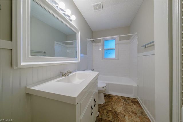 435 Lakecrest Drive, Kernersville, NC 27284