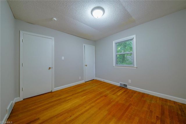 435 Lakecrest Drive, Kernersville, NC 27284
