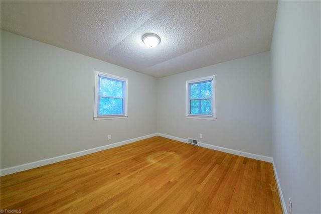 435 Lakecrest Drive, Kernersville, NC 27284