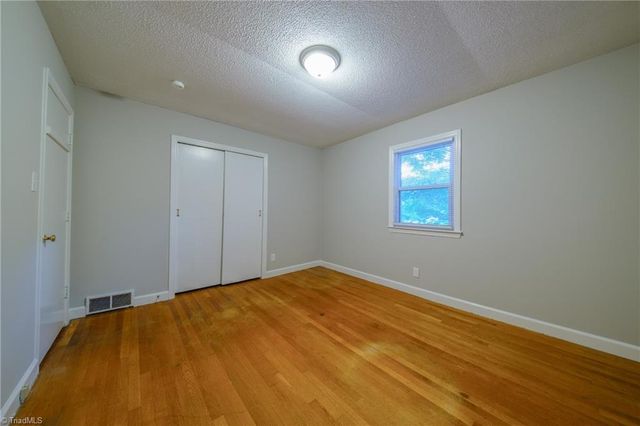 435 Lakecrest Drive, Kernersville, NC 27284