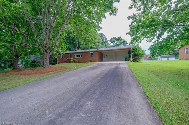 435 Lakecrest Drive, Kernersville, NC 27284