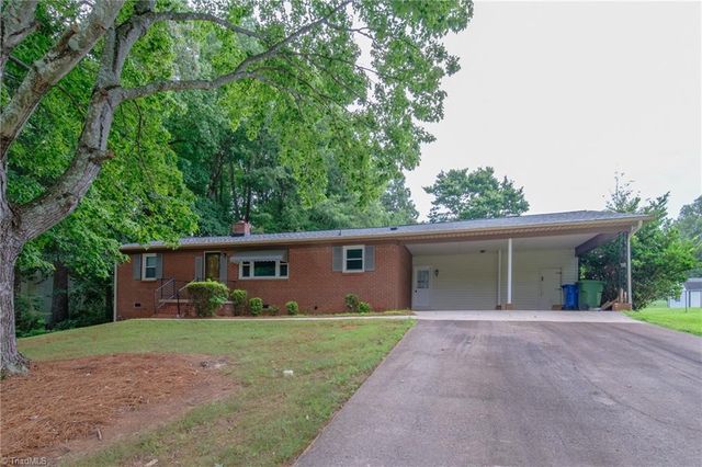 435 Lakecrest Drive, Kernersville, NC 27284