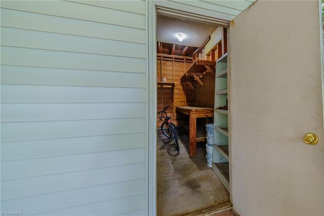 435 Lakecrest Drive, Kernersville, NC 27284