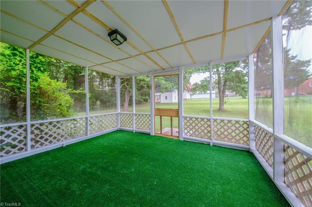 435 Lakecrest Drive, Kernersville, NC 27284