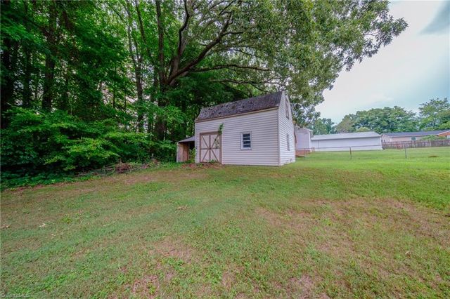 435 Lakecrest Drive, Kernersville, NC 27284