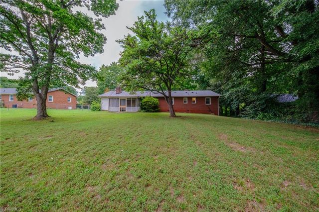 435 Lakecrest Drive, Kernersville, NC 27284