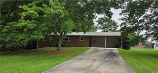 435 Lakecrest Drive, Kernersville, NC 27284