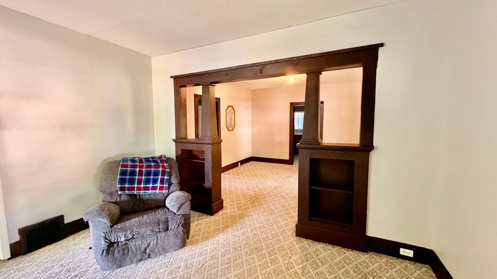 Image 3 of property listing at 617 E 4th Street, Centralia, IL 62801