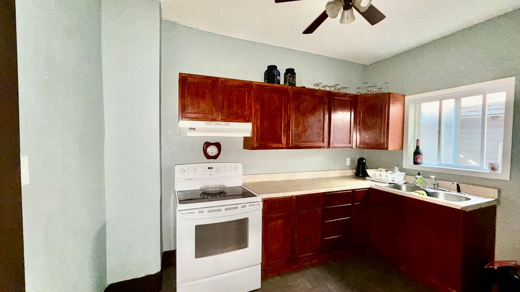Image 5 of property listing at 617 E 4th Street, Centralia, IL 62801