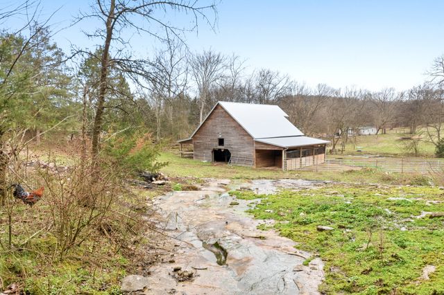 1302 Coosie Branch Rd, Cornersville, TN 37047