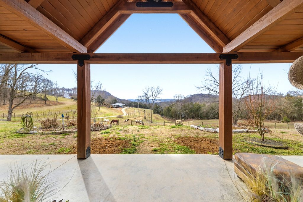 1302 Coosie Branch Rd, Cornersville, TN 37047