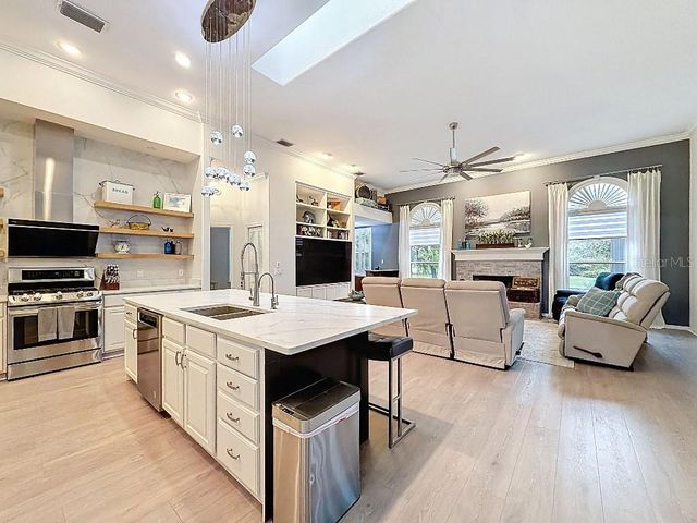 8805 CROSSWOOD COURT, Riverview, FL 33578