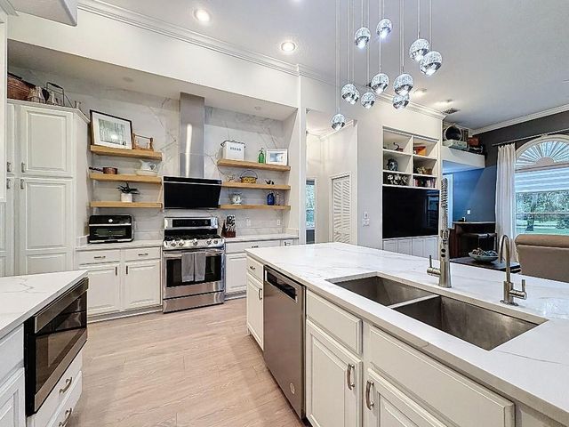 8805 CROSSWOOD COURT, Riverview, FL 33578