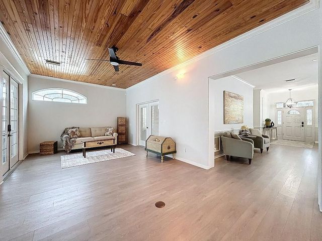 8805 CROSSWOOD COURT, Riverview, FL 33578